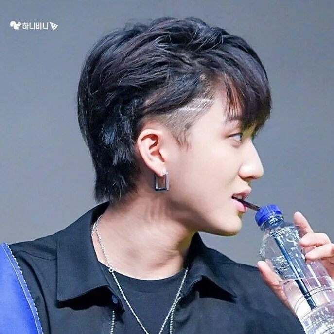 Феликс stray kids прическа. Феликс маллет stray kids. Lee felix маллет. Как называется прическа феликса из stray kids. Прическа айдолов феликс.