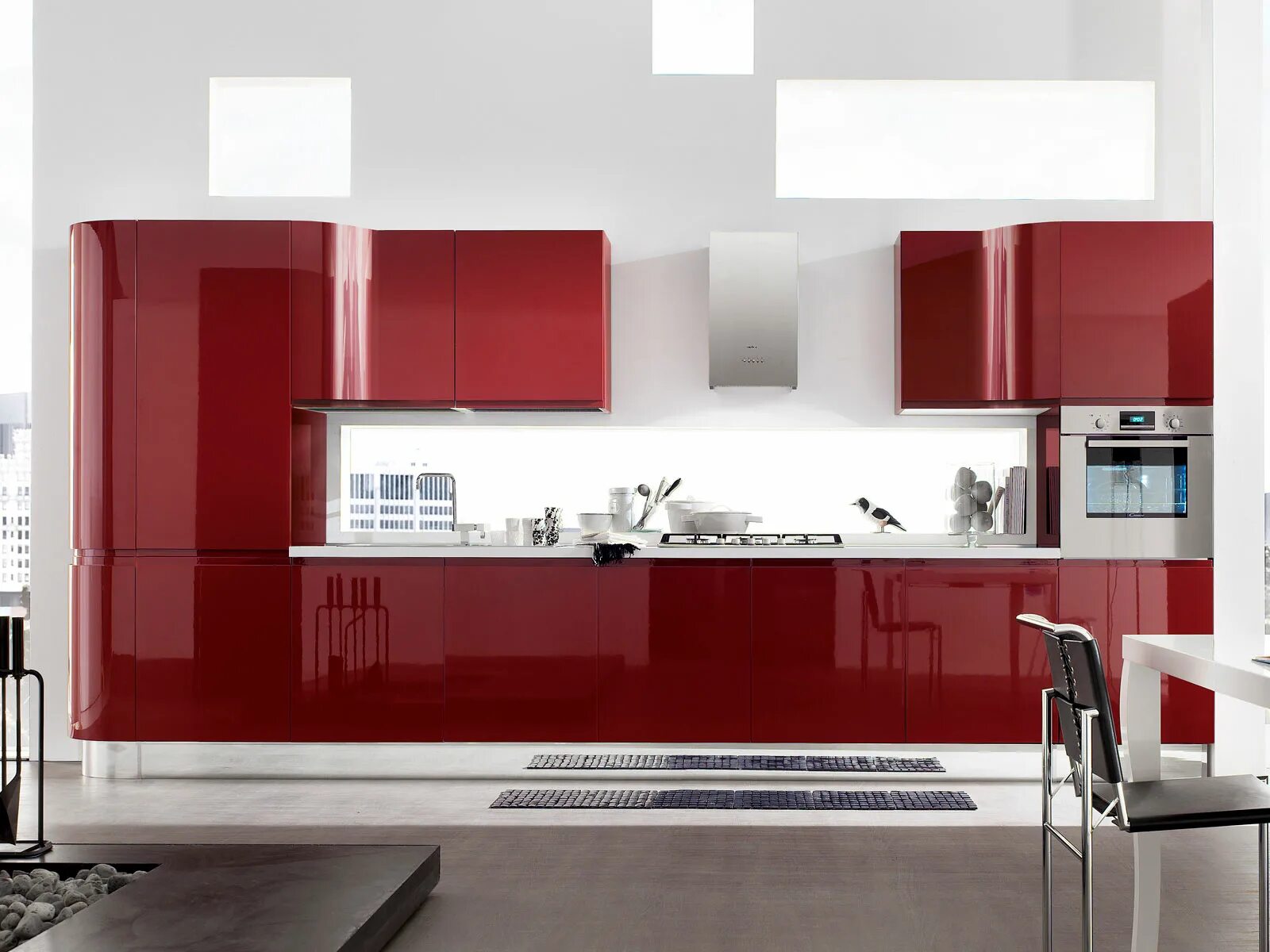 Кухонный мебель глянцевый. Кухни Aerre cucine. Глянцевые кухни. Красные кухни. Бордовая кухня.