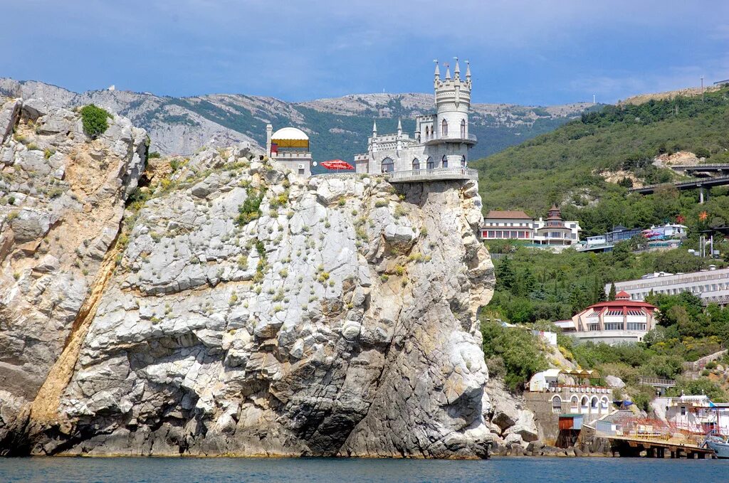 D rhe. Замок «Ласточкино гнездо» Ялта, Крым. Крым Гаспра Ласточкино гнездо. Севастополь Ласточкино гнездо. Ялта достопримечательности Ласточкино гнездо.