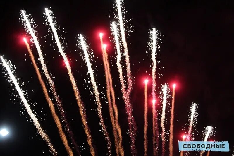В новогоднюю ночь можно запускать фейерверки