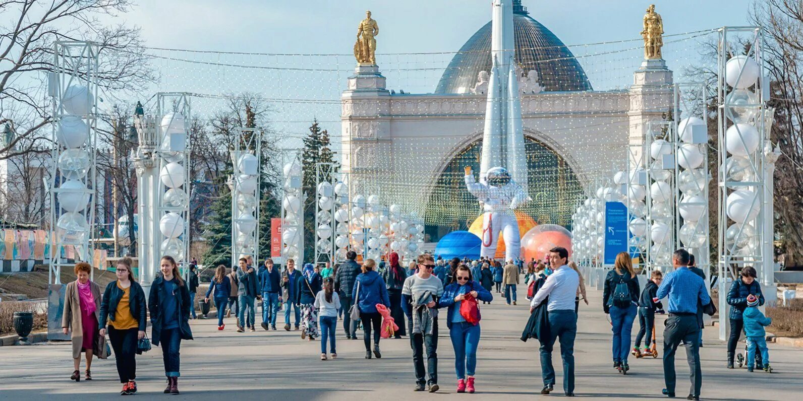 Парк ВДНХ Москва. ВДНХ весной 2021.