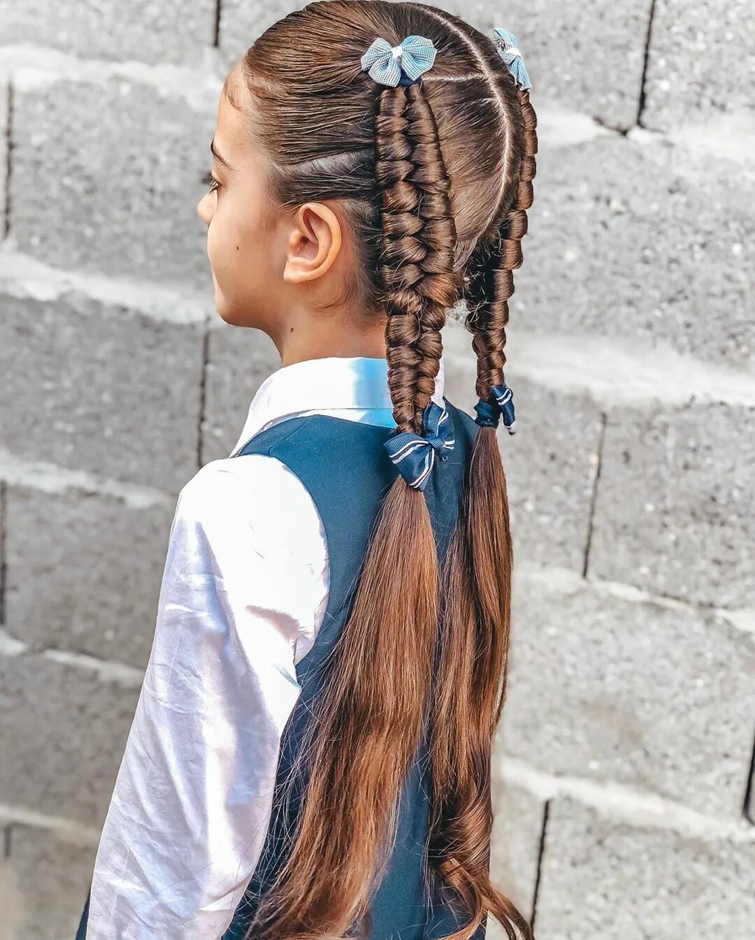 Косы в лаки в юба. Прическа 8 косичек. Коса из 8 прядей. Де косы восьмеркой. Прическа восьмерка.