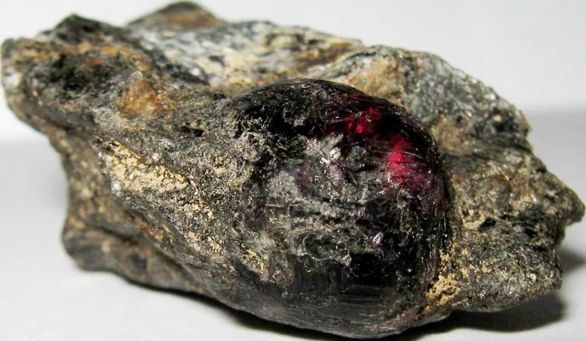 декоративный минерал карелии. карельский зеленый камень. декоративный минерал карелии. беломорит карелия. 6, 22.