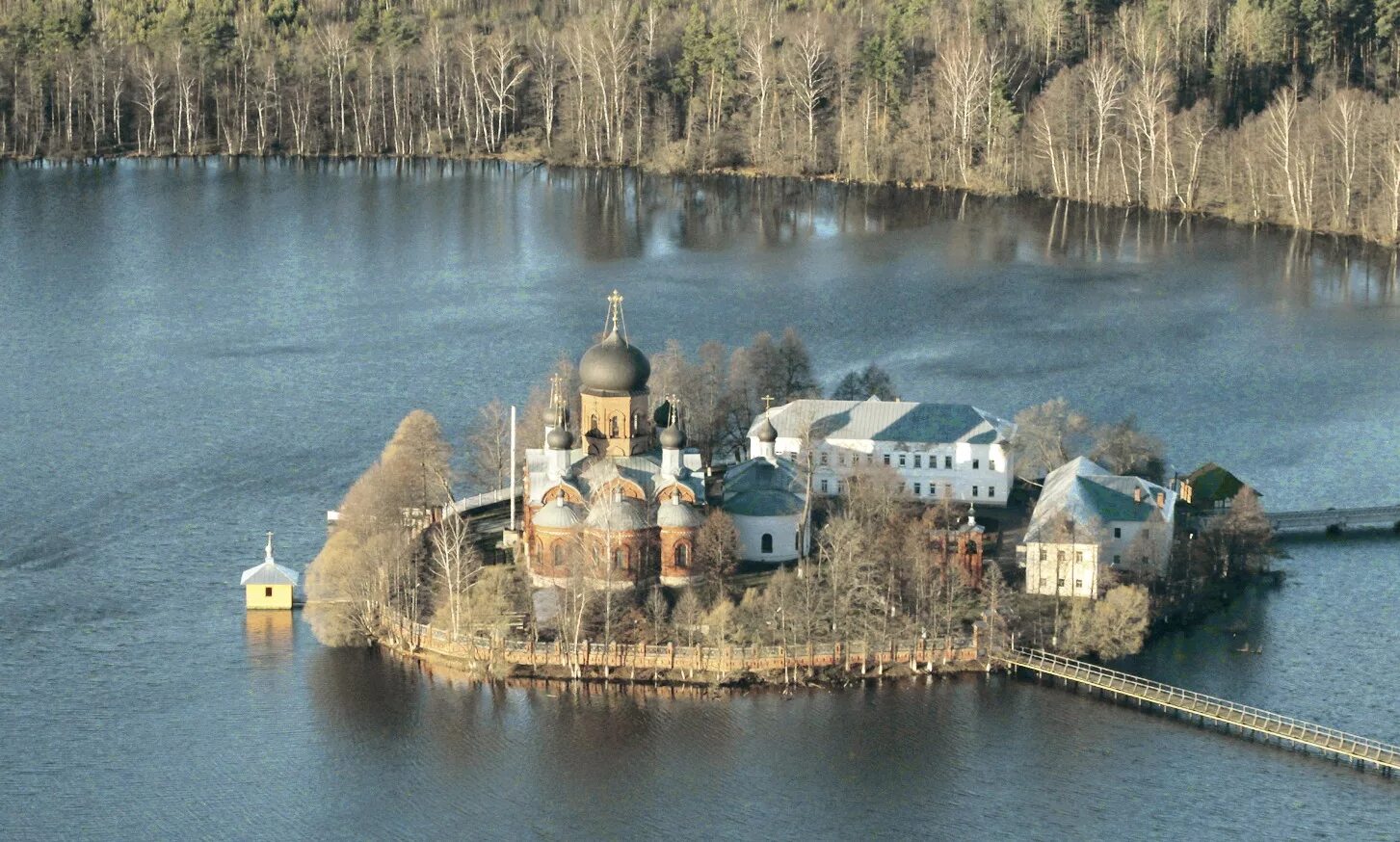 Покровский остров. Введенский монастырь Покров. Свято-Введенский островной монастырь. Свято-Введенская островная пустынь Владимирская область. Островной Введенский монастырь Покров.