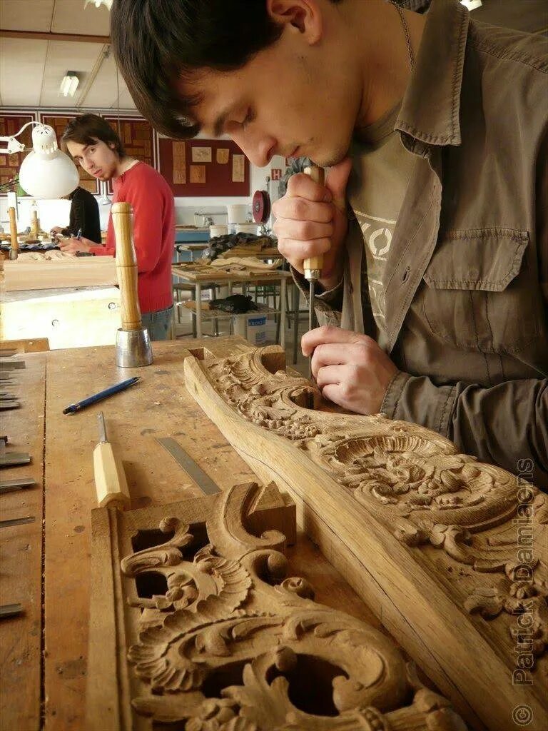 Домашняя работа по дереву. Резьба по дереву для детей. Мастерская резьбы по дереву. Резьба по дереву кружок. Домашняя работа по дереву.