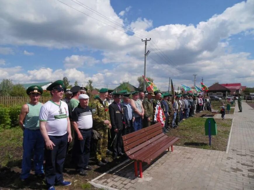 Подслушано суксун вконтакте оригинал. Сквер боевое братство Суксун. Население Суксунского района. Суксун день пограничника. Пермский край ветераны-пограничники.