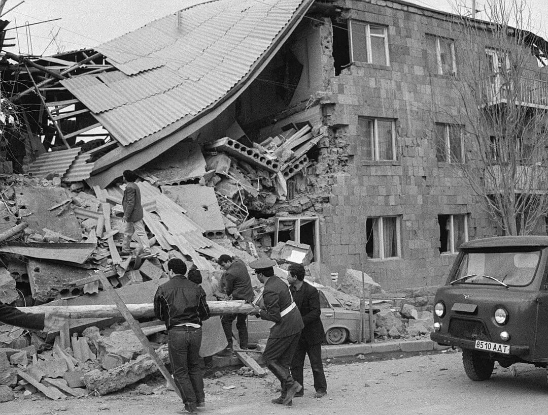 Ленинакан землетрясение 1988. Землетрясение в армении в 1988. Землетрясение 7 декабря 1988 армения ленинакан. Землетрясение советское. Землетрясение советское.