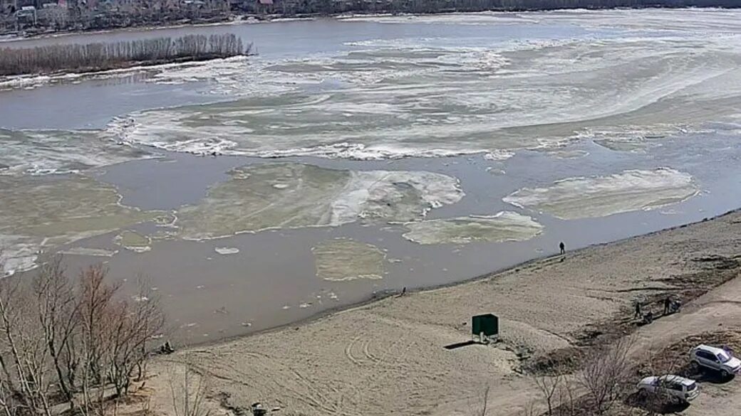 Вода в бии на сегодня. Бийск ледоход. Бия в районе Бийска. Бийск ледоход на реке Бия.