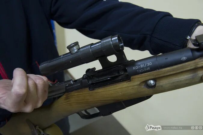 охотник из ружья. перезарядка двустволки. винтовка мосина перезарядка. мосина перезарядка винтовка перезарядка. Shooting man.