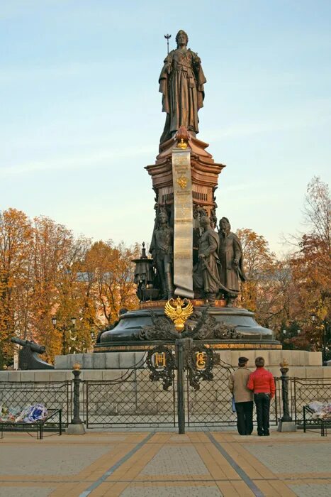 Краснодар. Памятник екатерине в подольске. Подольск памятник екатерине великой в подольске. Памятник екатерине 2 в краснодаре. Памятники екатерине в городах.