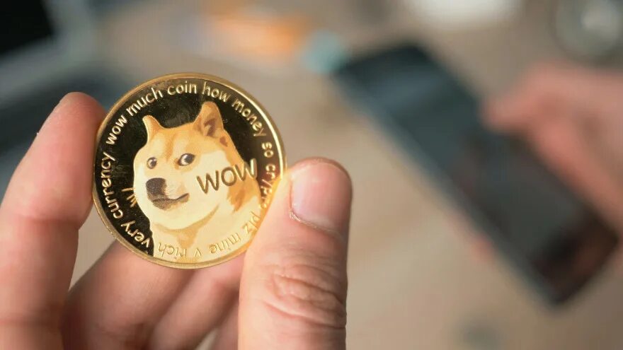 Доги коин цена. Doge монета. Dogecoin фото. Dogecoin логотип. Доги биткоин.