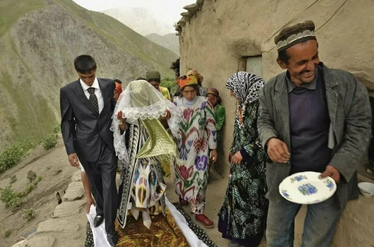 Таджикский кишлак. Таджикская свадьба. Узбекская свадьба. Традиционная узбекская свадьба. Невесты Таджикистана.