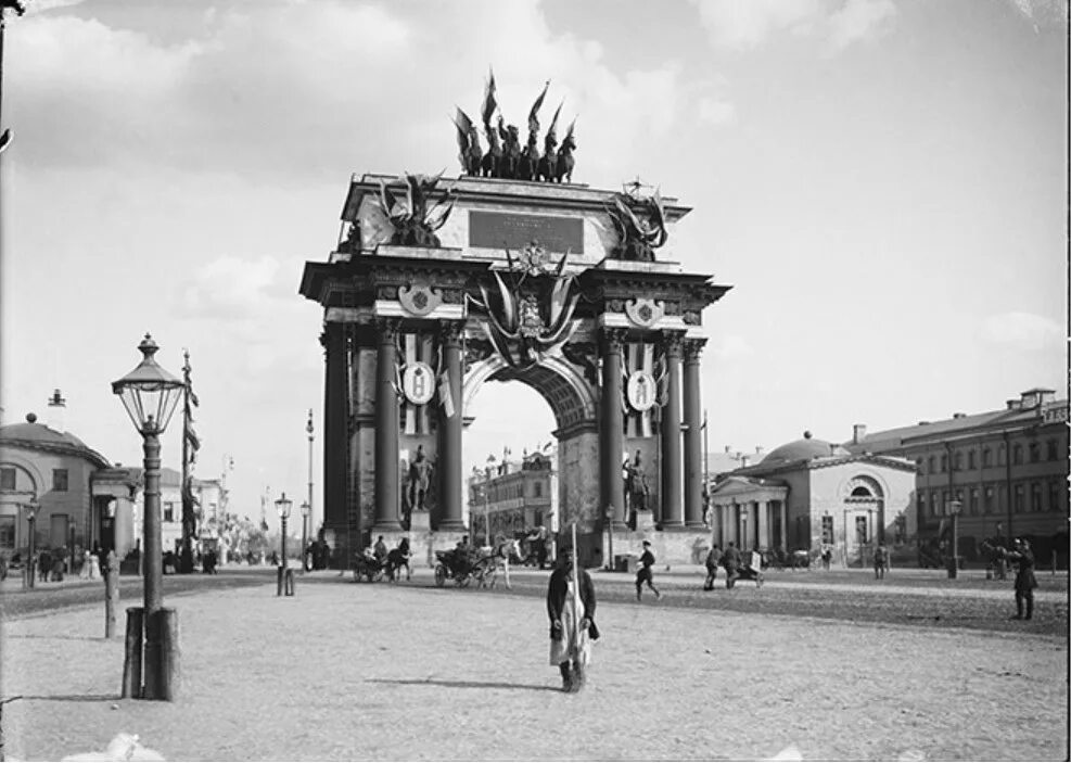 триумфальная арка в москве 19 век. триумфальная арка в москве 19 век. триумфальная арка на тверской заставе. триумфальная арка на тверской. триумфальные ворота тверская застава.