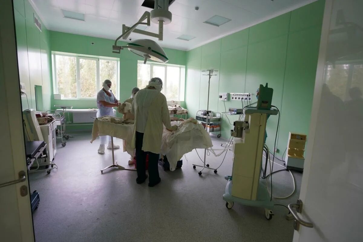 Операционный блок в больнице. Больница св луки санкт-петербург официальный сайт. Операционный блок хирургического стационара. Оснащение операционного блока хирургического отделения. Операционная хирургическая.