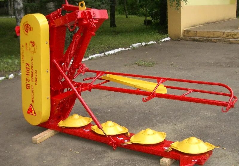 1. 1 на мтз. 1 с косилкой. Косилка роторная навесная на мтз. 1 с косилкой.