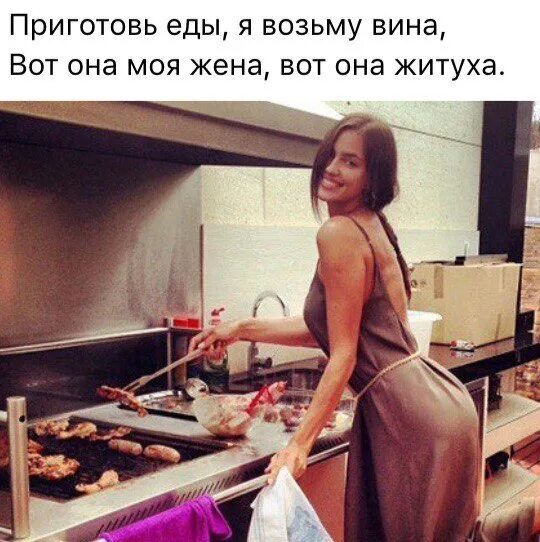 Жена все решает сама. Девушки которые умеют готовить. Девушка готовит. Фотосессия на кухне девушка. Женщина вкусно готовит.