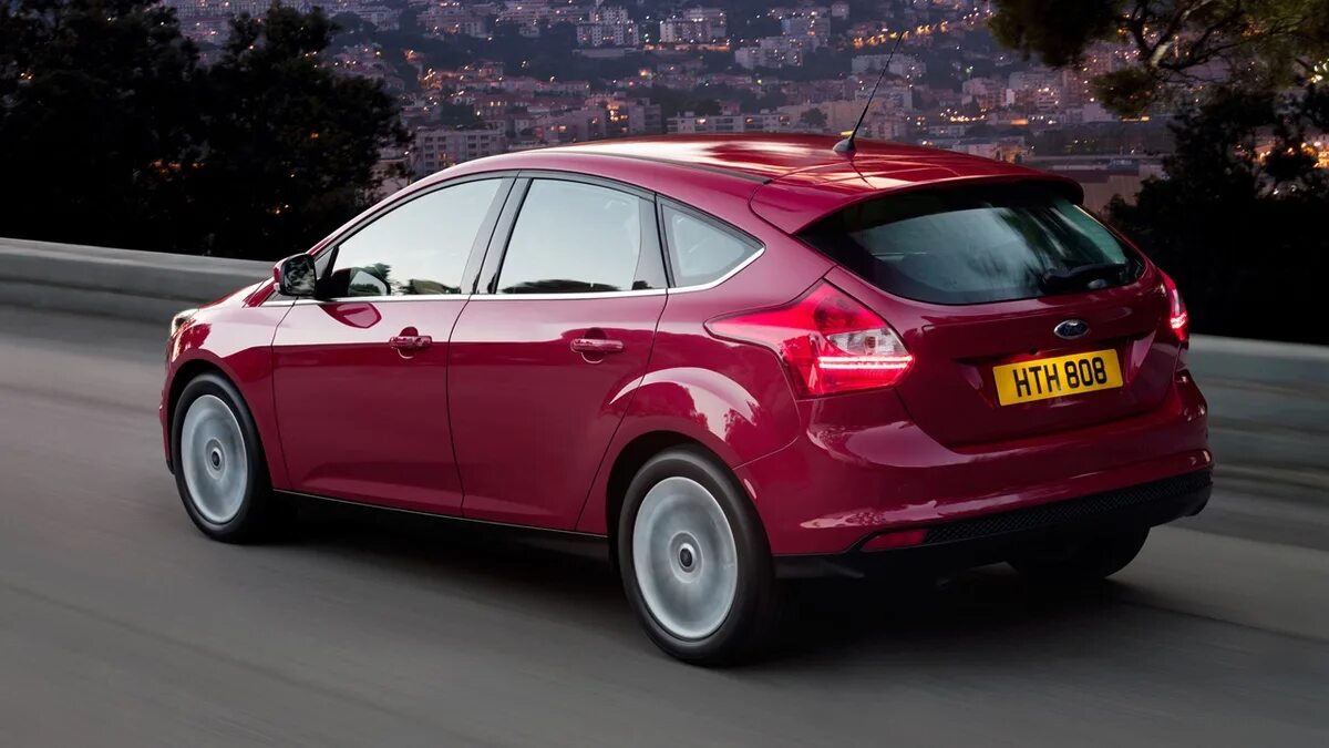Ford focus 2008 седан. Ford focus 2011 седан. Форд фокус 3 седан. Ford focus 3 хэтчбек. Ford focus 2008 хэтчбек.