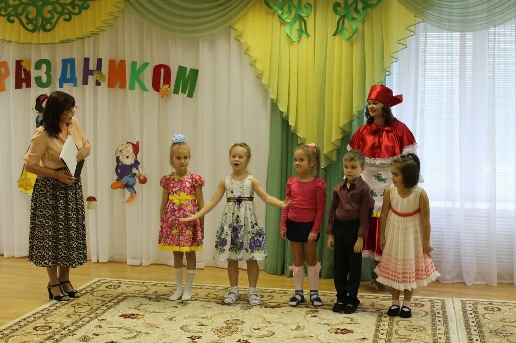 Презентация для заведующего доу. Организационная структура организации служба доу. Структура педагогического коллектива детского сада. Праздник взросления в детском саду. Заведующая детским садом картинка.