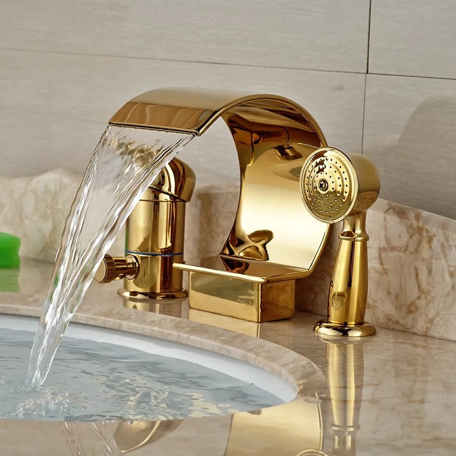 Смеситель-водопад золотой. Rozin смеситель для душа. Золотой смеситель для ванной. Золотой кран для ванной.