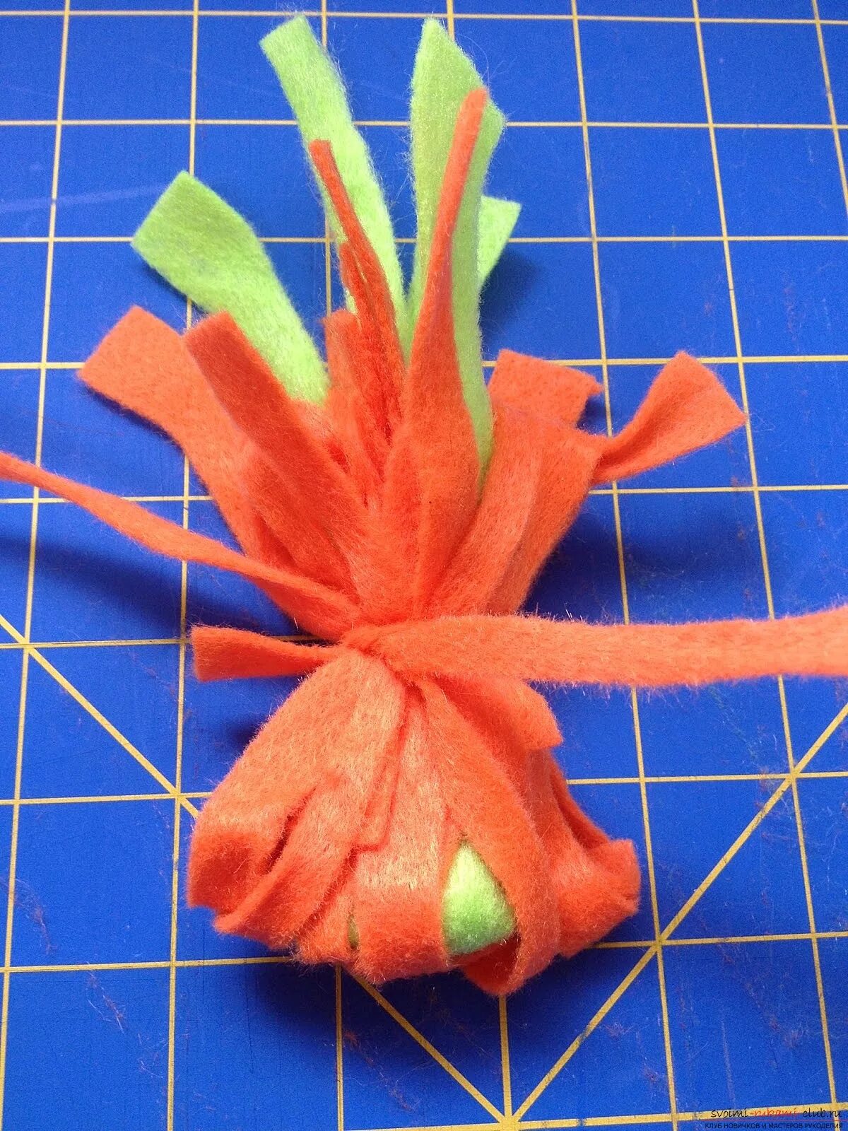 мягкие игрушки из носков. сделать игрушку за 5 минут. самодельные игрушки за 5 минут. игрушки из бумаги легкие. игрушка из носка за 5 минут.