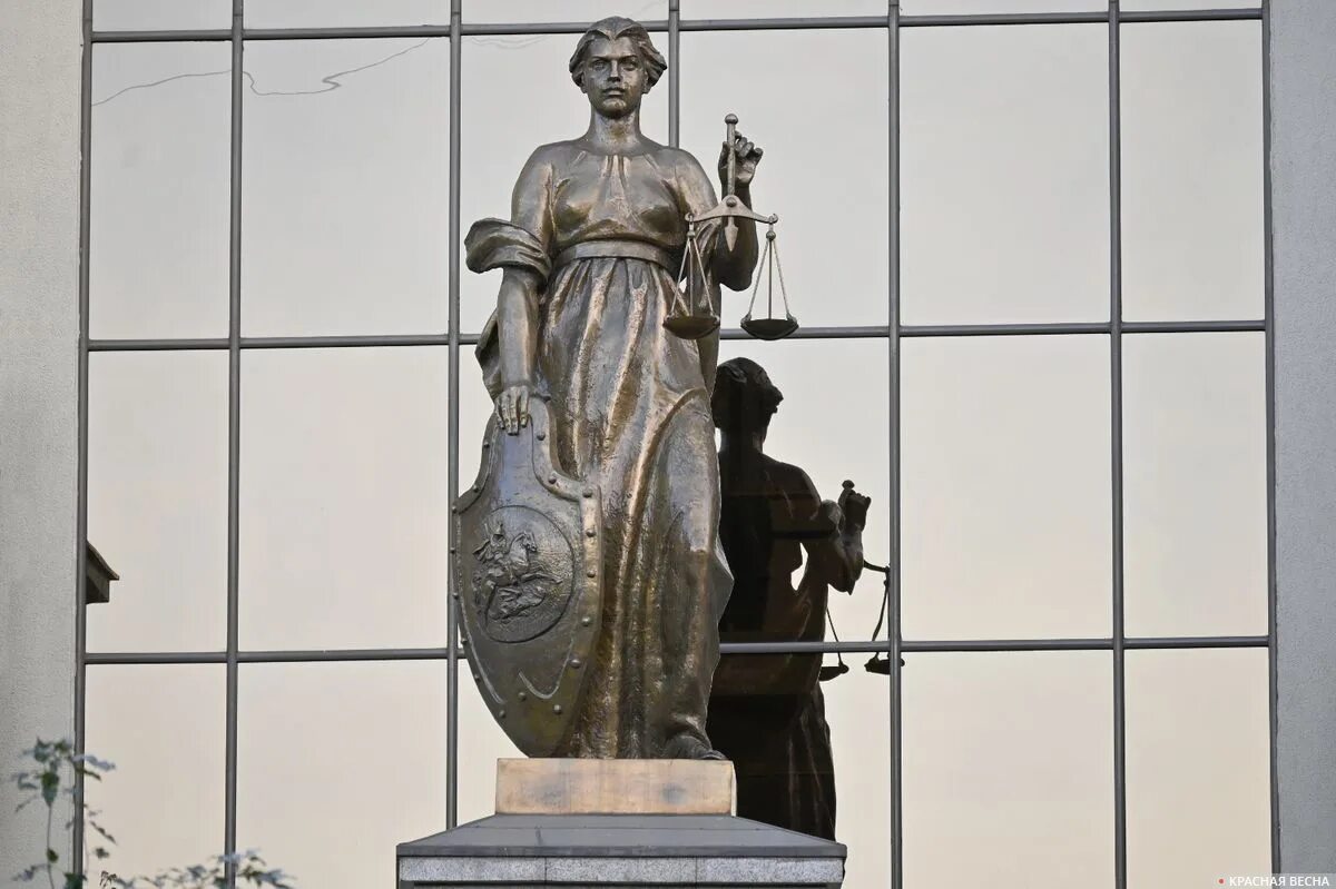 Справедливость москва. Фемида богиня древней греции. Справедливость москва. Скульптура фемиды. Статуя богини правосудия фемиды.