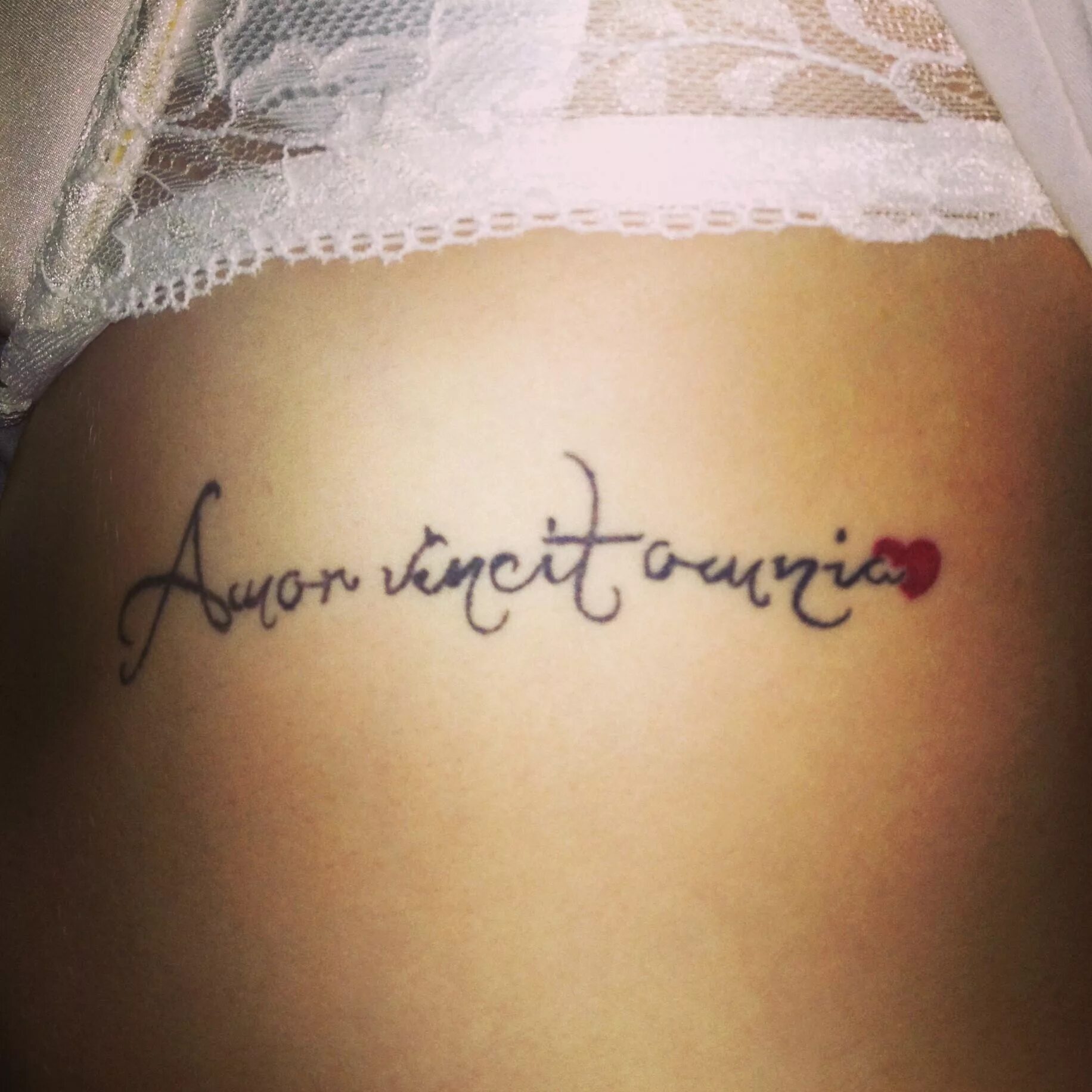 надписи на руке для девушек. татуировки на латыни женские. тату надписи. любимая на латыни тату. красивые надписи для тату.