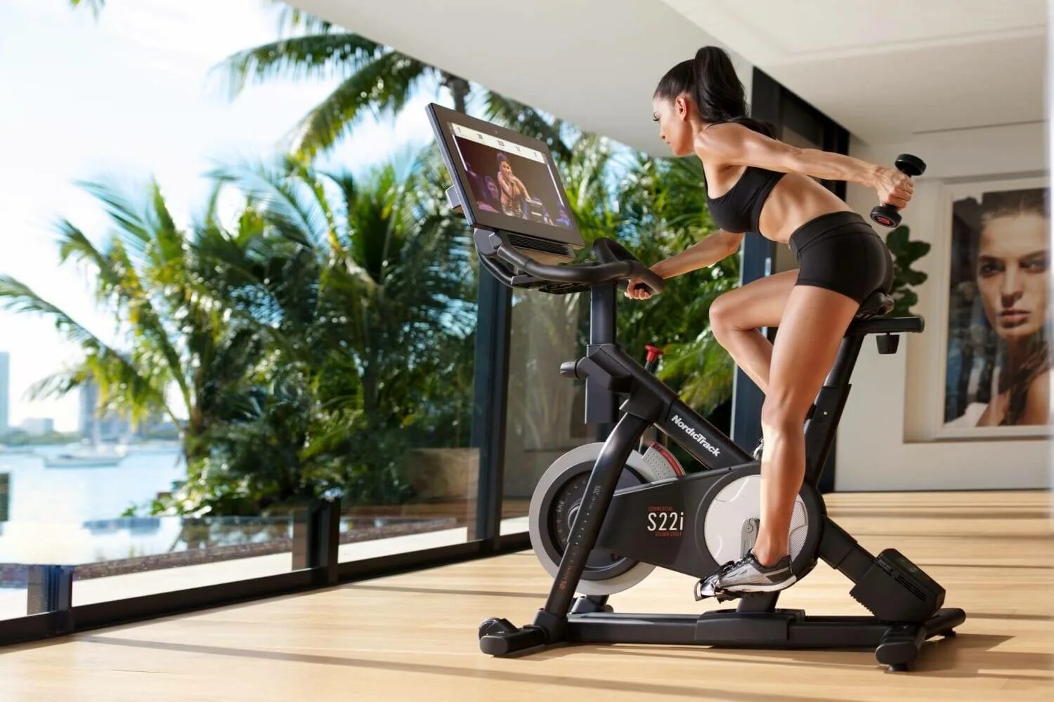Spin bike велотренажер. Велотренажер brs11. Велотренажер для дома польза. Девушка на велотренажере. Тренировка на велотренажере.