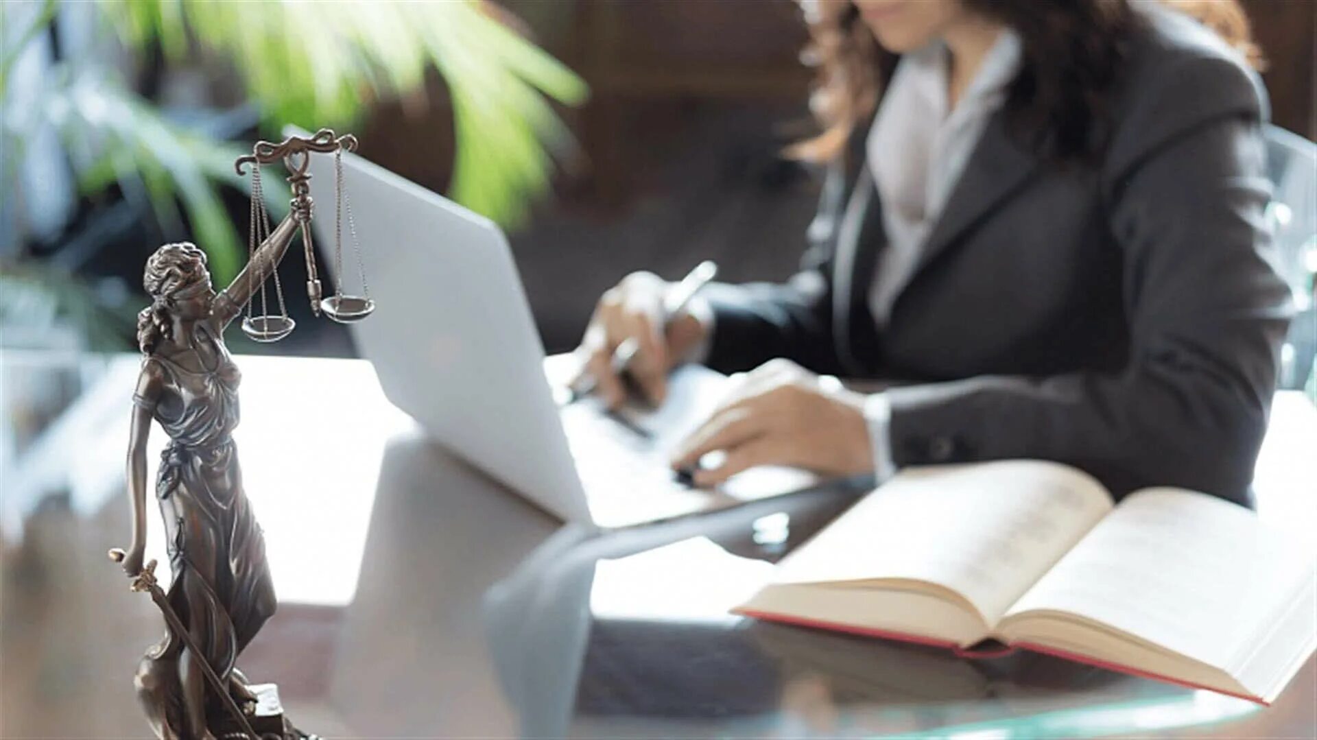 Юрист адвокат. Юрист адвокат. Бизнес адвокат. Юридические услуги. Консультация юриста.