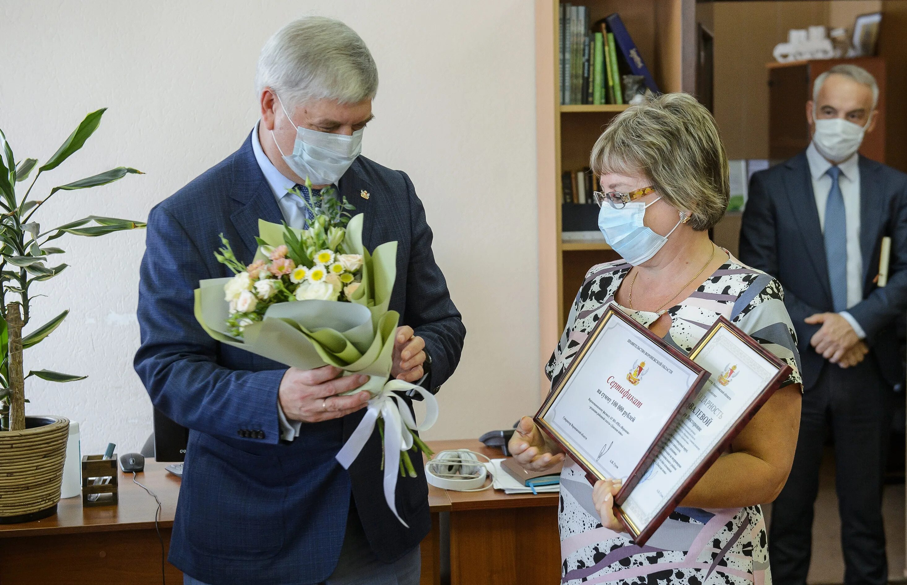 Воронежского активиста андрея пустовалова. Сквер примирения и согласия воронеж. Воронежские новости. Новости воронежа. Воронежский фанц им в.