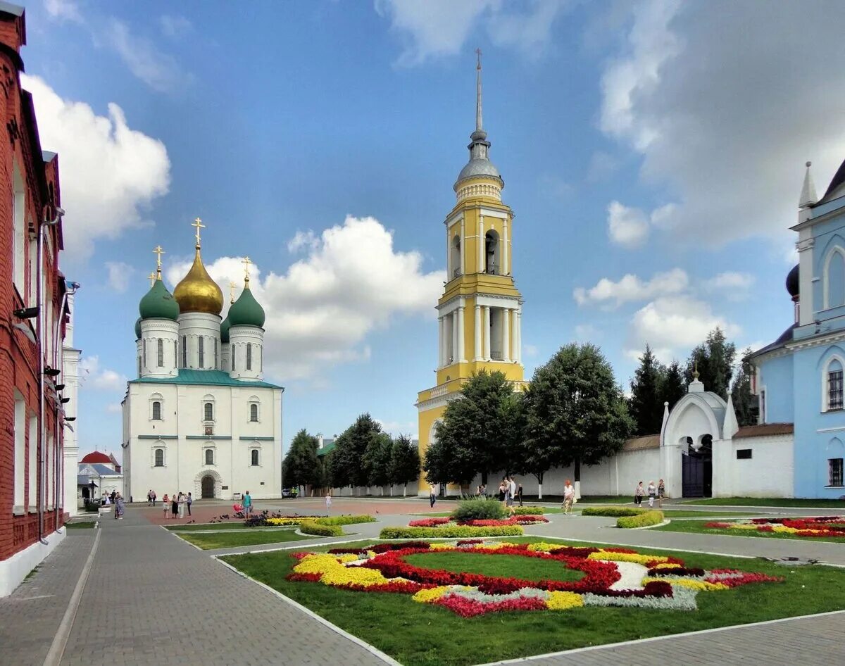 Соборная площадь Коломна. Коломна Кремль Соборная площадь. Коломенский Кремль Коломна. Коломенский Кремль площадь. Сайты г коломны