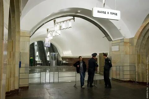 Добрынинская сколько выходов