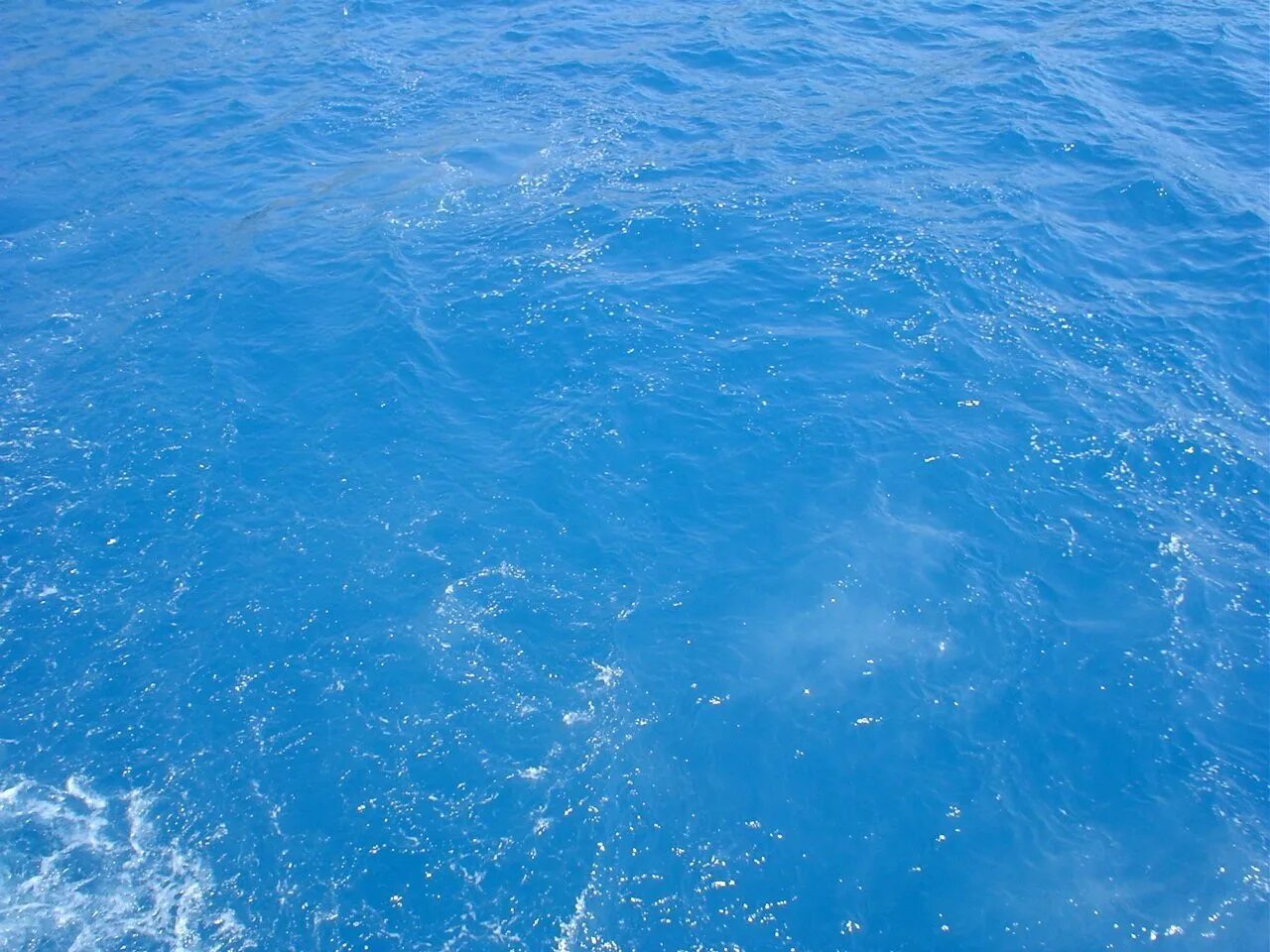 Голубая лагуна абхазия. Светло голубые отдых на воде. Вода фон. Вода эстетика. Зона отдыха голубая вода.