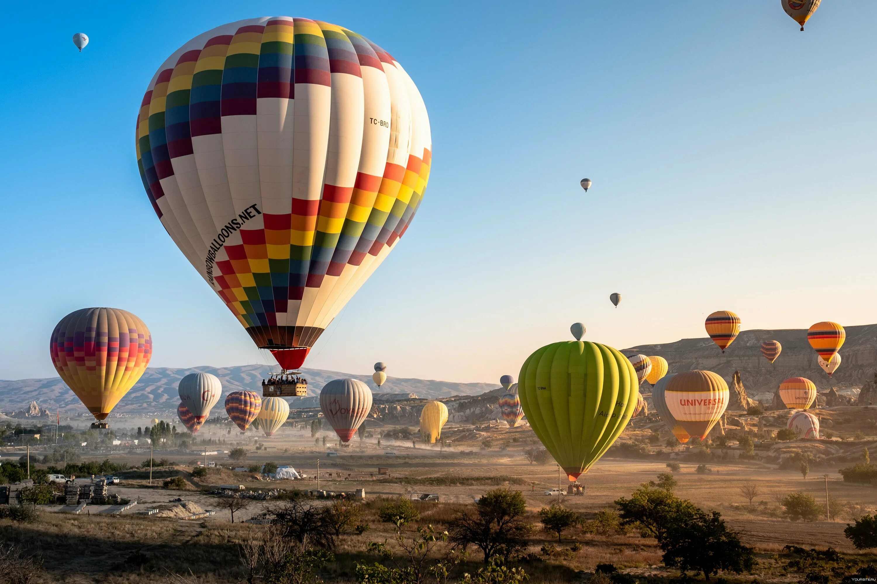 Где летают на воздушном шаре. Каппадокия парад шаров. Воздушный шар в Турции Каппадокия. Каппадокия фестиваль воздушных шаров. Полет на воздушном шаре Турция Каппадокия.