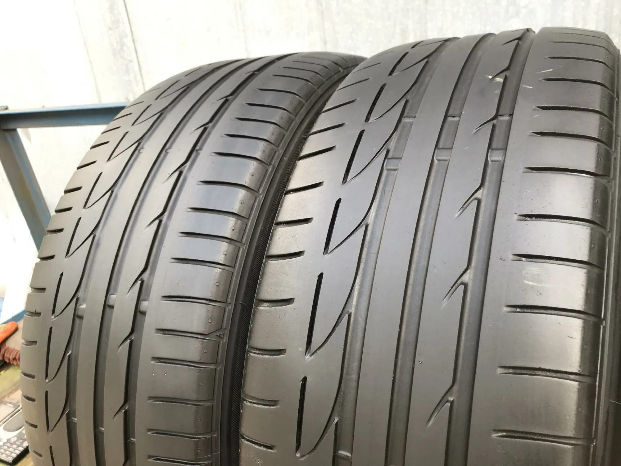 235 50 r19 лето купить. Bridgestone potenza 95w летняя. 235/45 R19. Автомобильная шина Bridgestone potenza s001 215/45 r20 95w летняя. Bridgestone re050a 1 Premium.