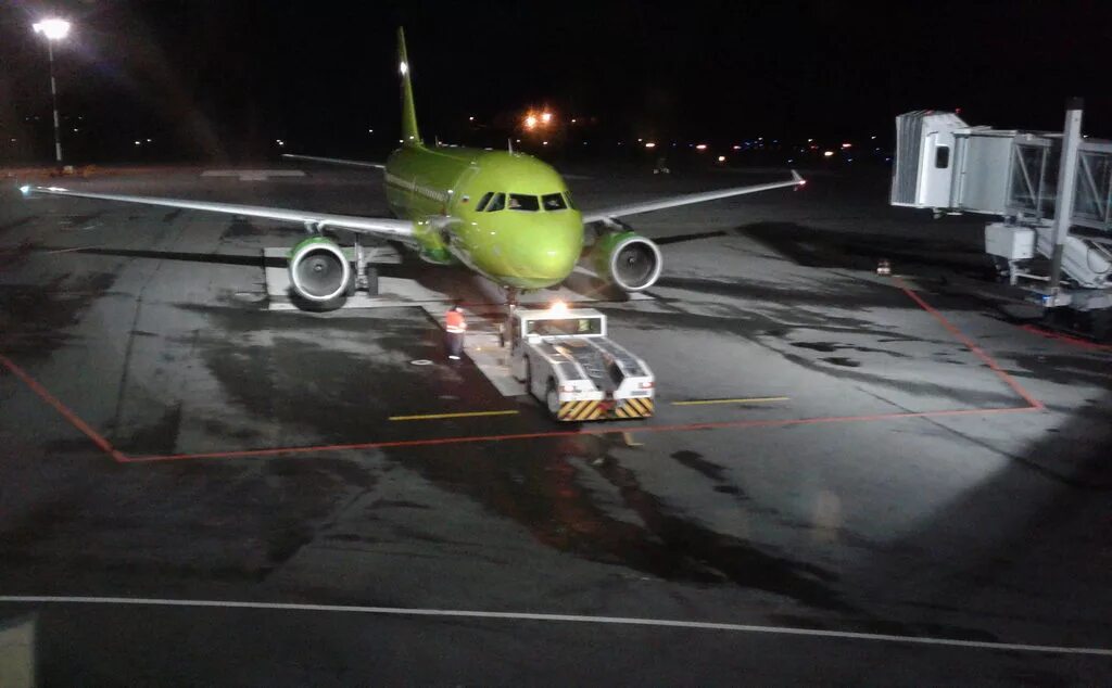 Калининград ограничения для туристов. Аэропорт храброво калининград до реконструкции. Храброво калининград. Невыездной. Сотрудники аэропорта храброво.