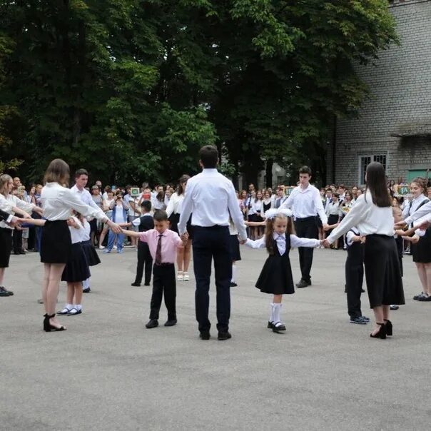 4 Школа Ессентуки. 8 Школа Ессентуки. 10 Школа Ессентуки. Учителя города Ессентуки 10 школа. 10 сентября школы