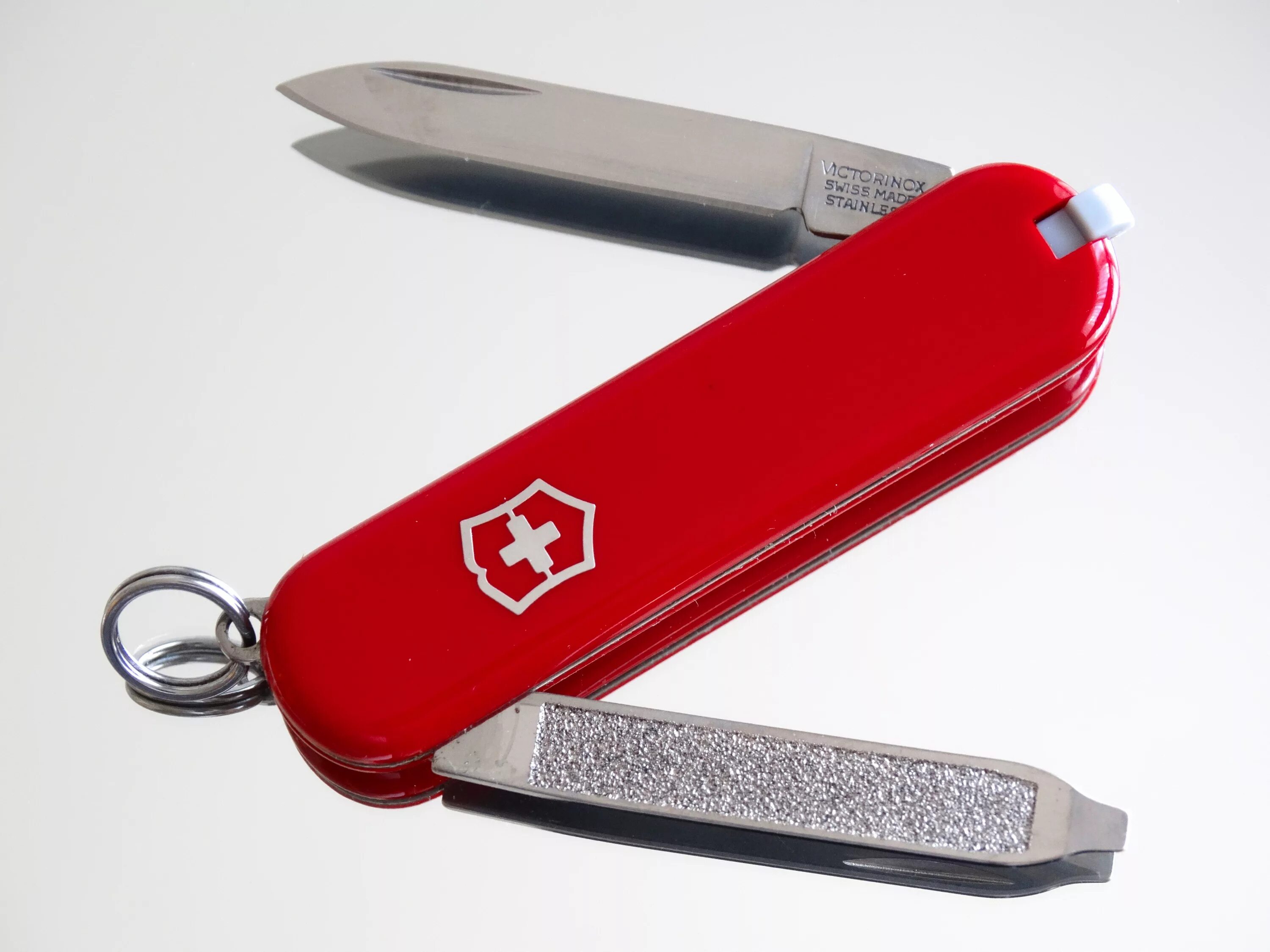 Швейцарский нож оригинал. Швейцарский нож. Швейцарский карманный нож. Швейцарский нож красный. Швейцарский нож с крестом.