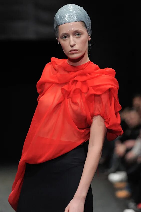 Эмрен тегин. Батуга тегин. Эмрен тегин. Тегин одежда показы. Эмрен тегин.