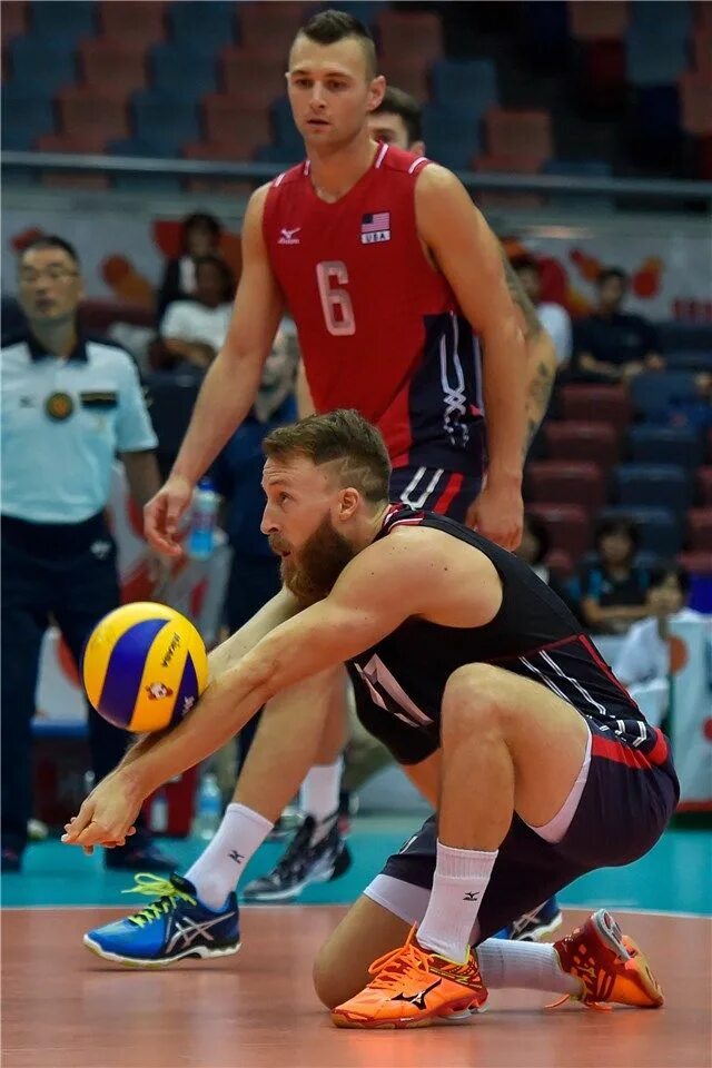 Volleyball ps4. Волейбол на ps4. You can wear this watch playing volleyball. You can wear this watch playing volleyball. Волейбол старая игра.
