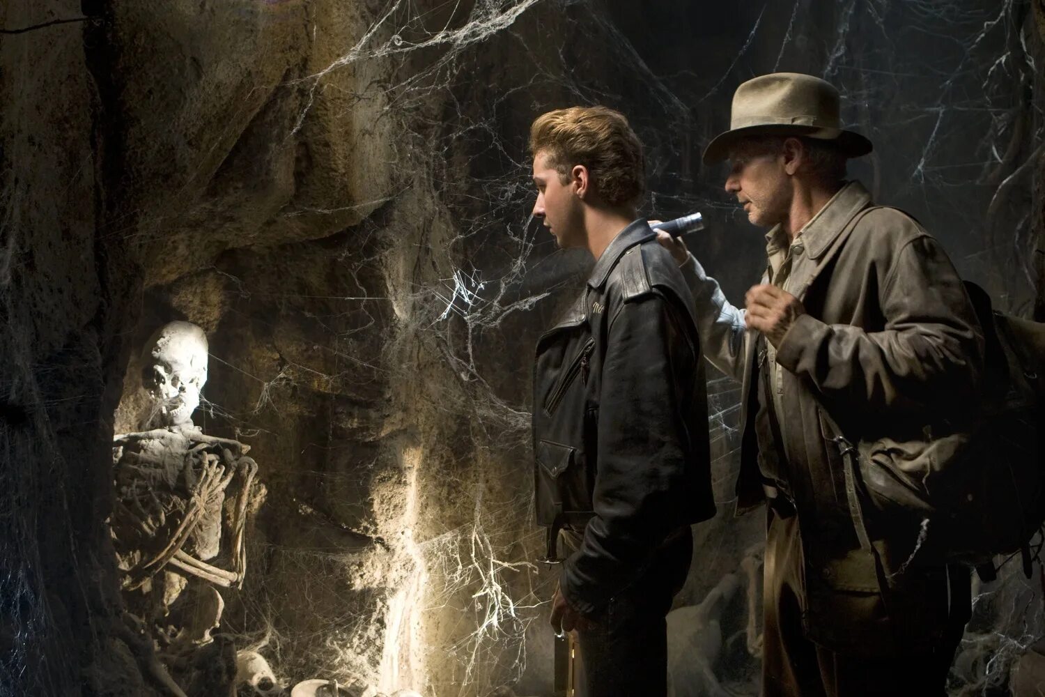 Kingdom of the crystal skull. Kingdom of the crystal skull. Харрисон форд индиана джонс и королевство хрустального черепа. Индиана джонс хрустальный череп. Kingdom.