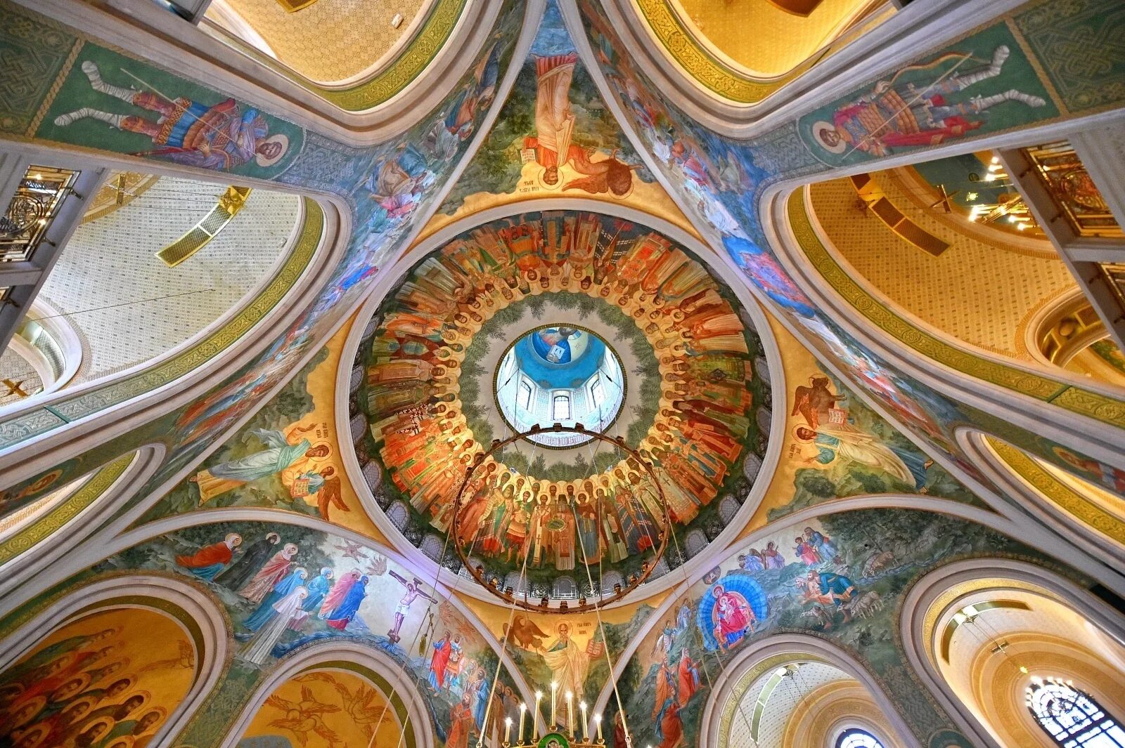 Купол ходишь. Сретенский монастырь храм новомучеников. Сретенский монастырь. Храм Воскресения Христова и новомучеников. Сретенский монастырь новый храм.