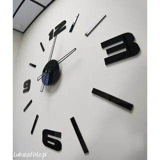 Приклеенные часы