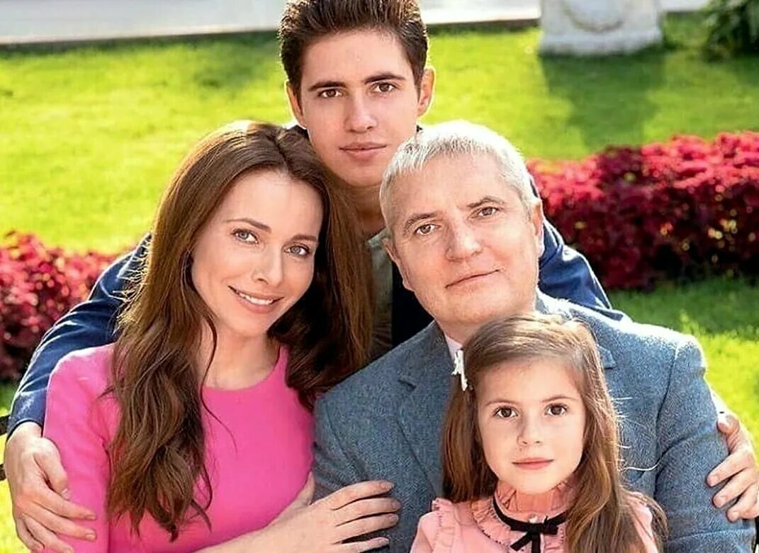 Сколько лет гусеву
