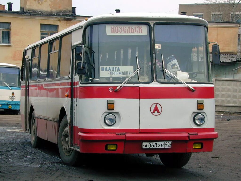 Инкерман автобус 103. Старый автовокзал Калуга. Автобусы Калужской области. Автобус Перемышль Калуга. Автовокзал Калуга автобусы.