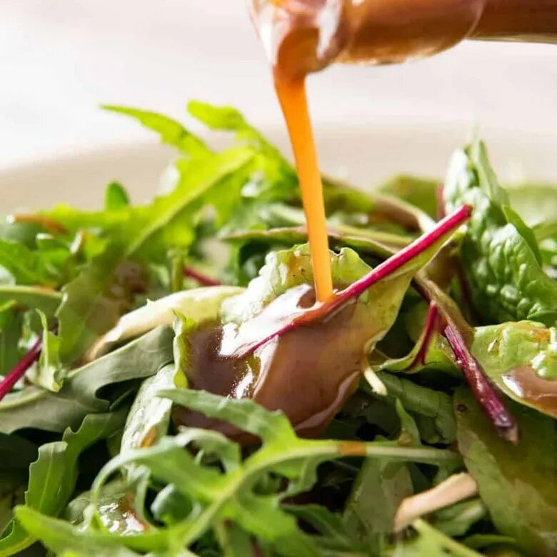 Салат овощной с подсолнечным масле. Ингредиенты для салата. Оливковое масло для салатов. Оливковое масло для салатов. Салат.