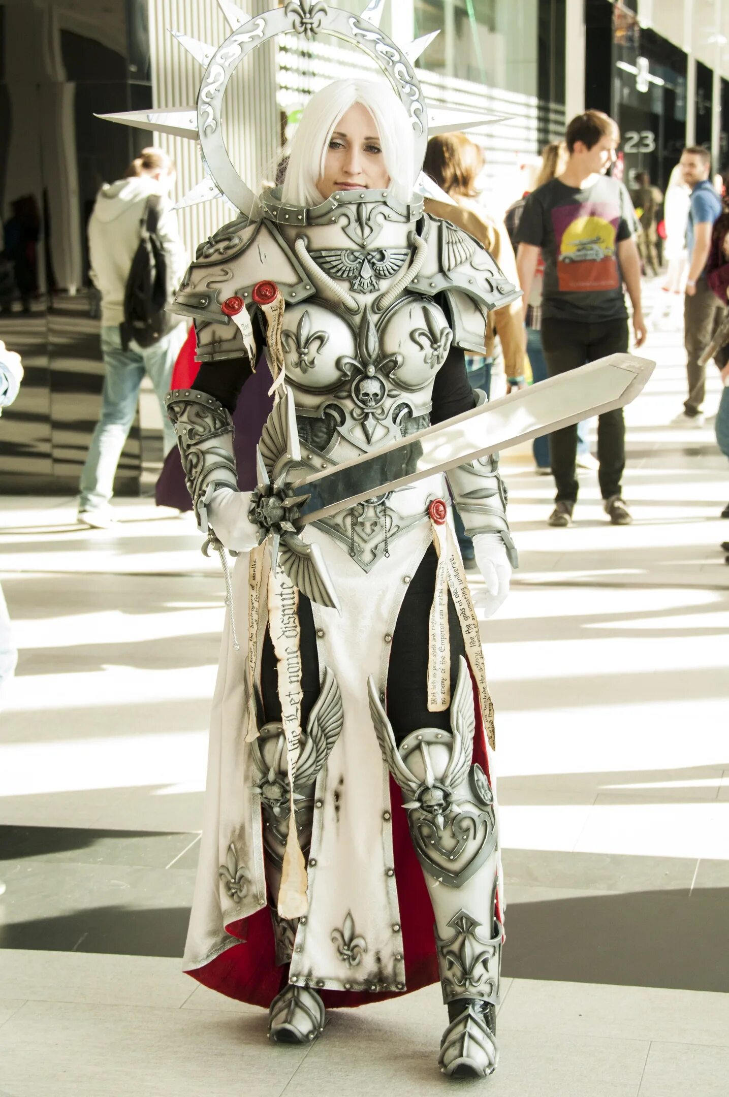 Косплей вархаммер. Косплей вархаммер 40000. вархаммер 40000 cosplay. святая сильвана вархаммер. вархаммер 40000 сёстры битвы косплей.