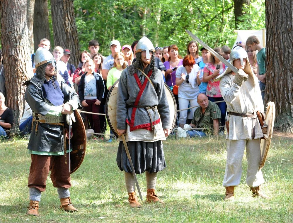 Реконструкторы русь 9 век. Реконструкция древней. Времена и эпохи древняя русь. Былинный берег фестиваль. Что такое легион в древнем риме.