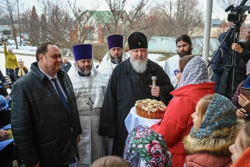 Рыздвяный ставрополь. Пгт Рыздвяный. Рыздвяный митрополит. Церковь село Рыздвяный Ставропольский край. Приезд митрополита в п. Рыздвяный.