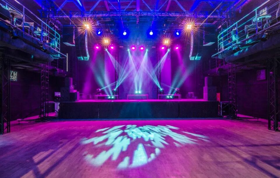 Танцпол 2024. Неон вечеринка. Неоновая дискотека. Ночной клуб. Фон ночного клуба.