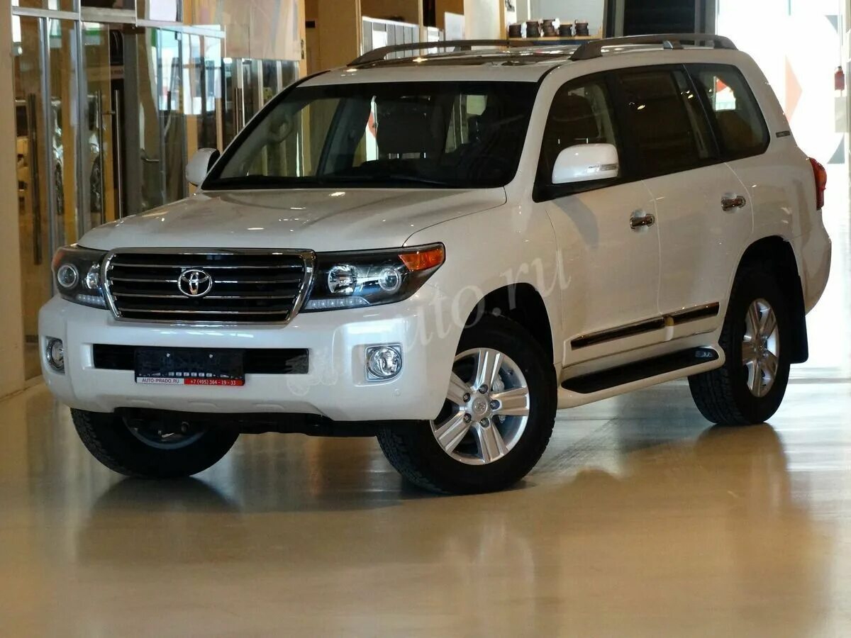 Тойота ленд крузер 2014 дизель. Тойота ленд крузер 200 черный. Toyota land cruiser 200 2014 белый минимальная комплектация. Toyota land cruiser 200 2014 серый. Ленд крузер 200 2014.